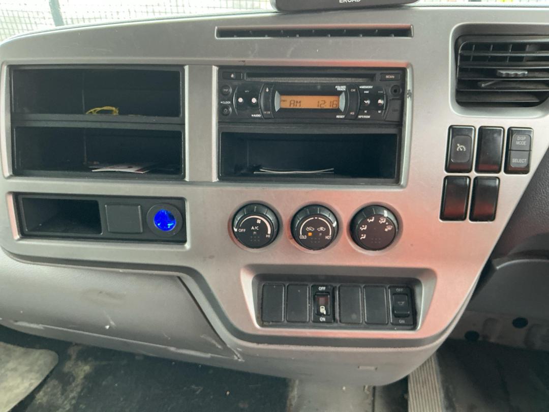 Photo '47' of UD Trucks PK17280 Curtainsider Photo '47' of UD Trucks PK17280 Curtainsider