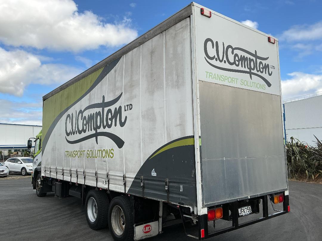 Photo '6' of UD Trucks PK17280 Curtainsider