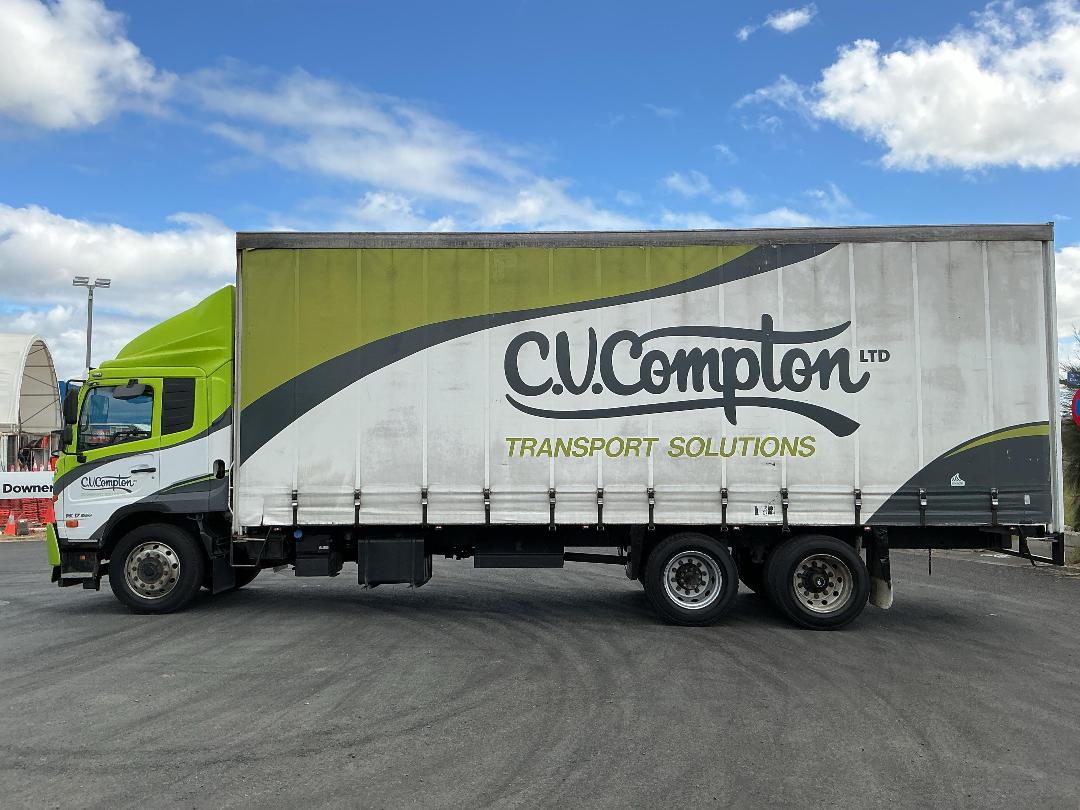 Photo '7' of UD Trucks PK17280 Curtainsider