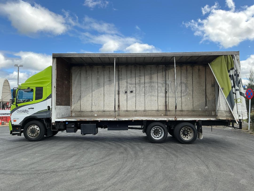 Photo '9' of UD Trucks PK17280 Curtainsider