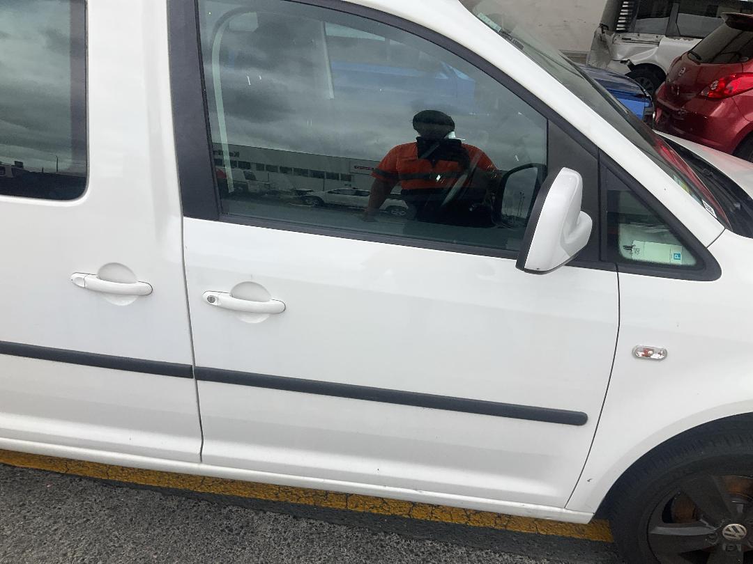 Photo '3' of Volkswagen Caddy Maxi Life Photo '3' of Volkswagen Caddy Maxi Life