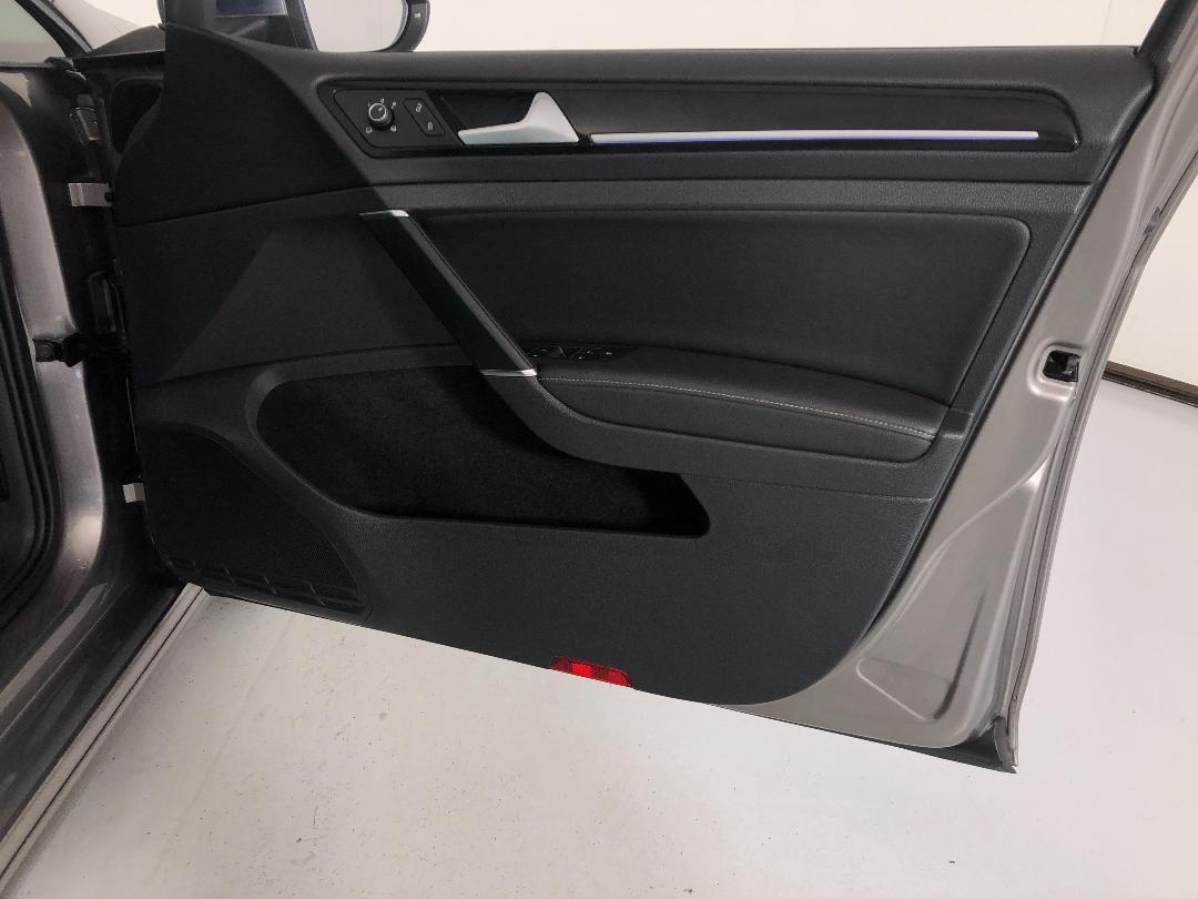 Photo '15' of Volkswagen Golf Photo '15' of Volkswagen Golf