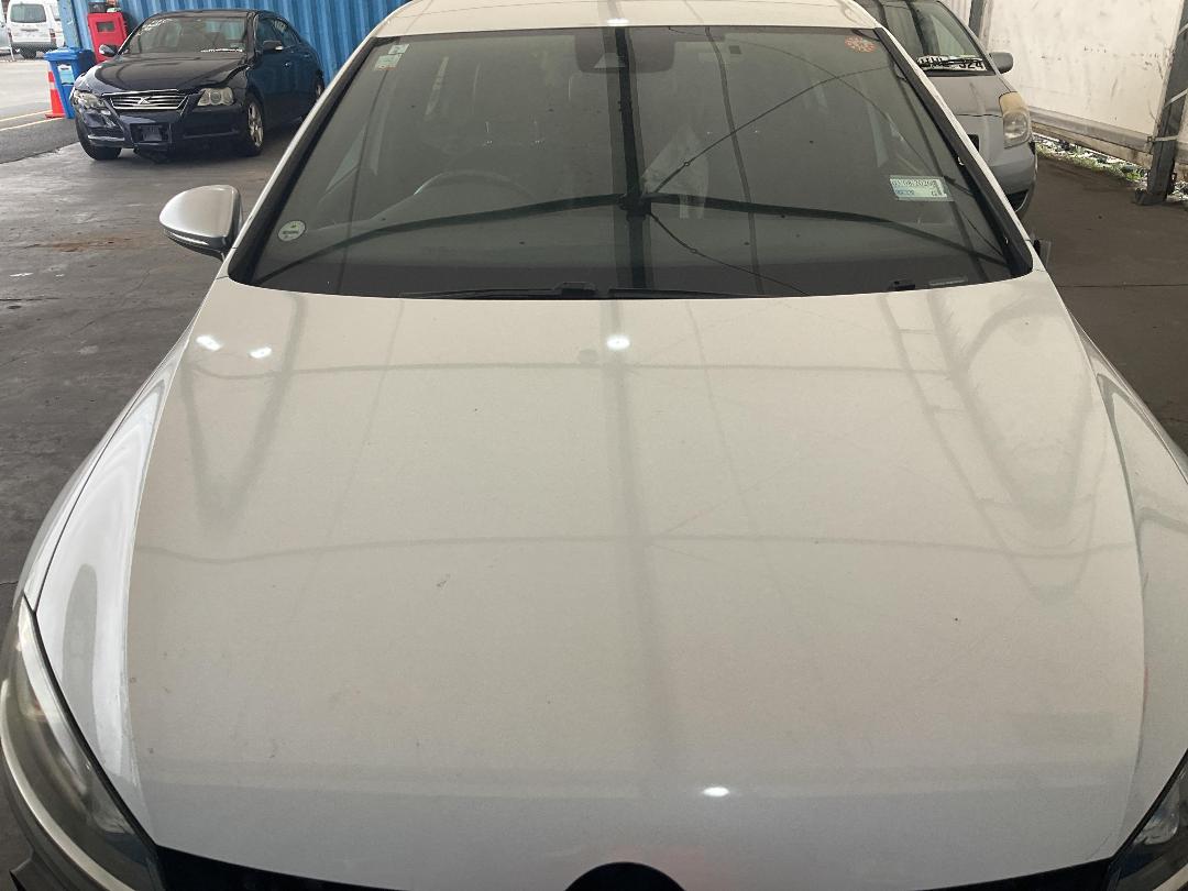 Photo '6' of Volkswagen Golf R Photo '6' of Volkswagen Golf R