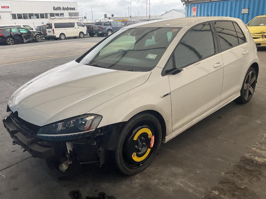 Photo '2' of Volkswagen Golf R Photo '2' of Volkswagen Golf R