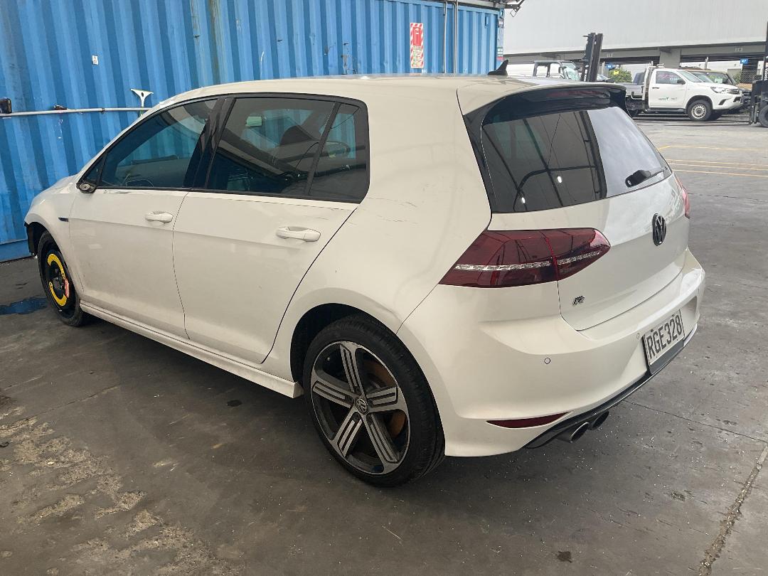 Photo '3' of Volkswagen Golf R Photo '3' of Volkswagen Golf R