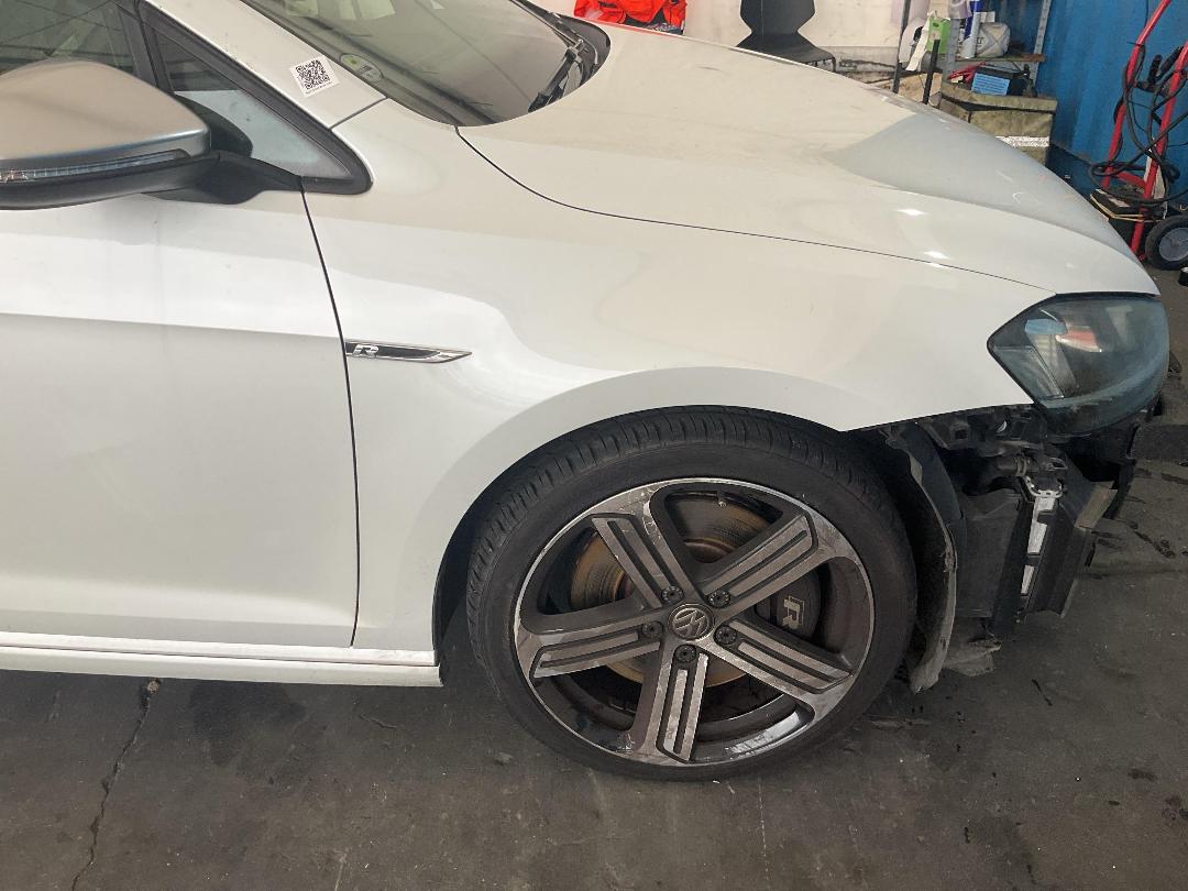 Photo '11' of Volkswagen Golf R Photo '11' of Volkswagen Golf R