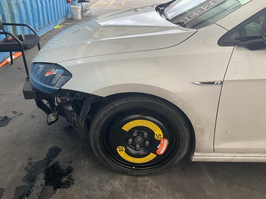 Photo '10' of Volkswagen Golf R Photo '10' of Volkswagen Golf R