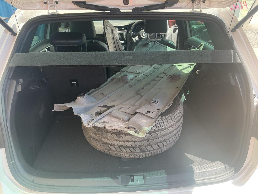 Photo '14' of Volkswagen Golf R Photo '14' of Volkswagen Golf R