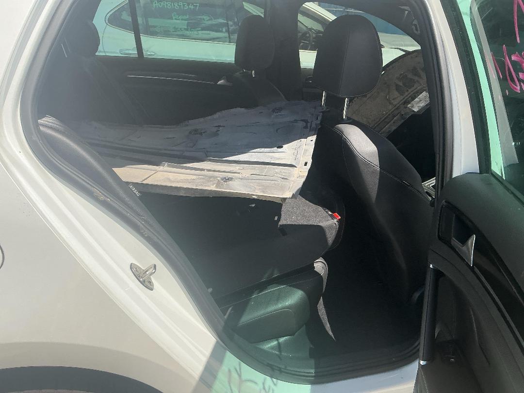 Photo '15' of Volkswagen Golf R Photo '15' of Volkswagen Golf R