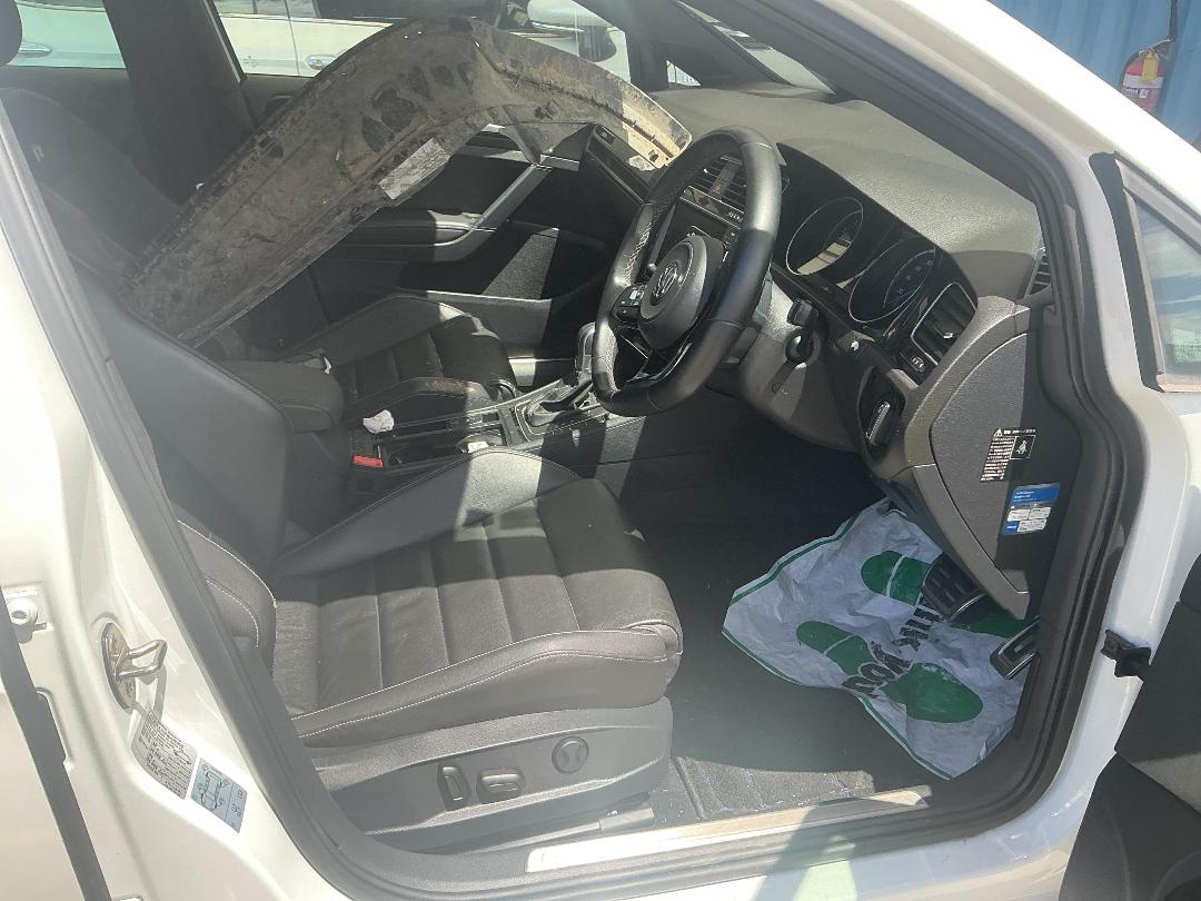 Photo '16' of Volkswagen Golf R Photo '16' of Volkswagen Golf R