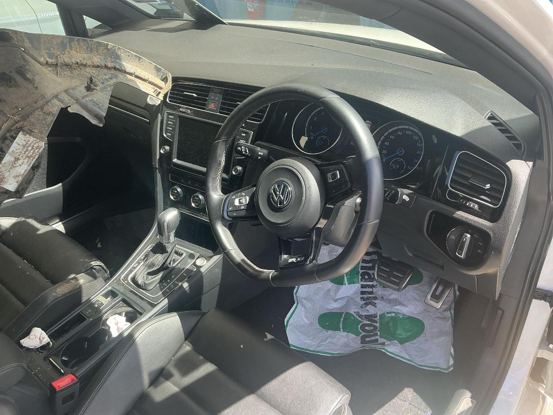 Photo '17' of Volkswagen Golf R Photo '17' of Volkswagen Golf R