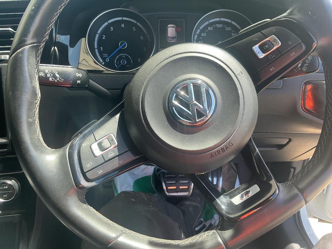 Photo '21' of Volkswagen Golf R Photo '21' of Volkswagen Golf R