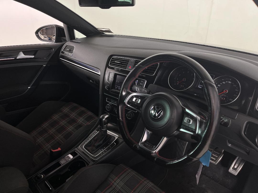 Photo '16' of Volkswagen Golf Photo '16' of Volkswagen Golf