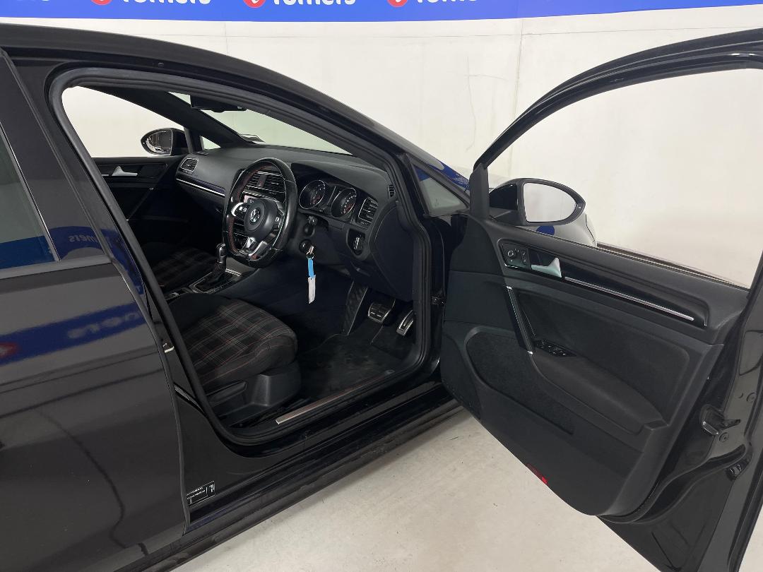 Photo '15' of Volkswagen Golf Photo '15' of Volkswagen Golf