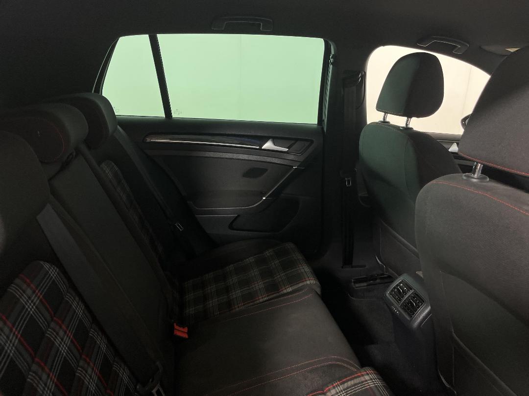 Photo '20' of Volkswagen Golf Photo '20' of Volkswagen Golf