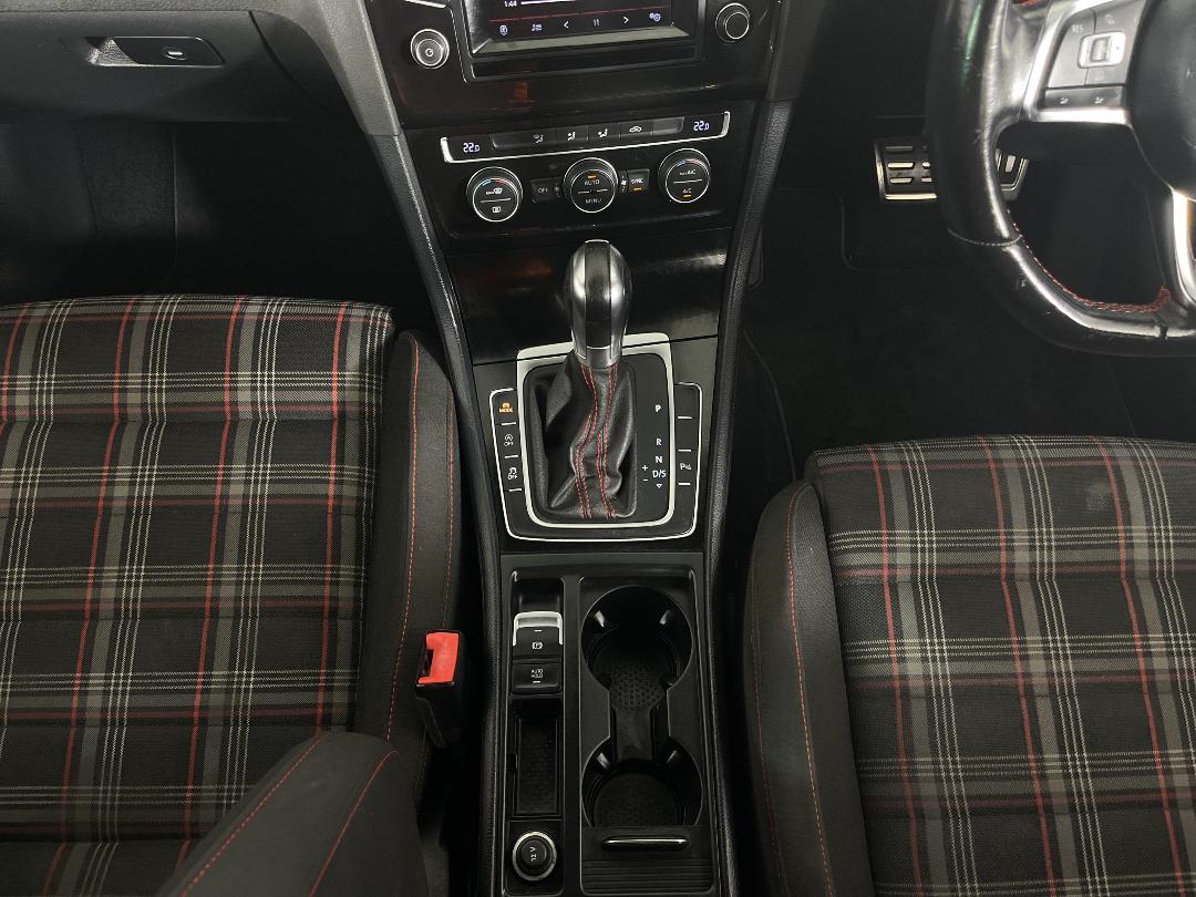 Photo '23' of Volkswagen Golf Photo '23' of Volkswagen Golf