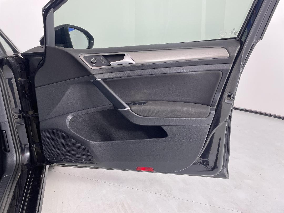 Photo '15' of Volkswagen Golf Photo '15' of Volkswagen Golf