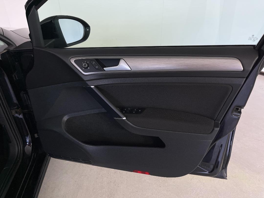 Photo '15' of Volkswagen Golf Photo '15' of Volkswagen Golf