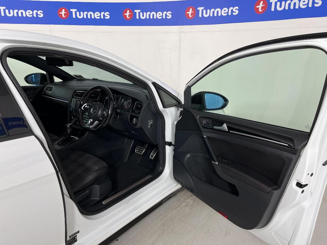 Photo '15' of Volkswagen Golf Photo '15' of Volkswagen Golf