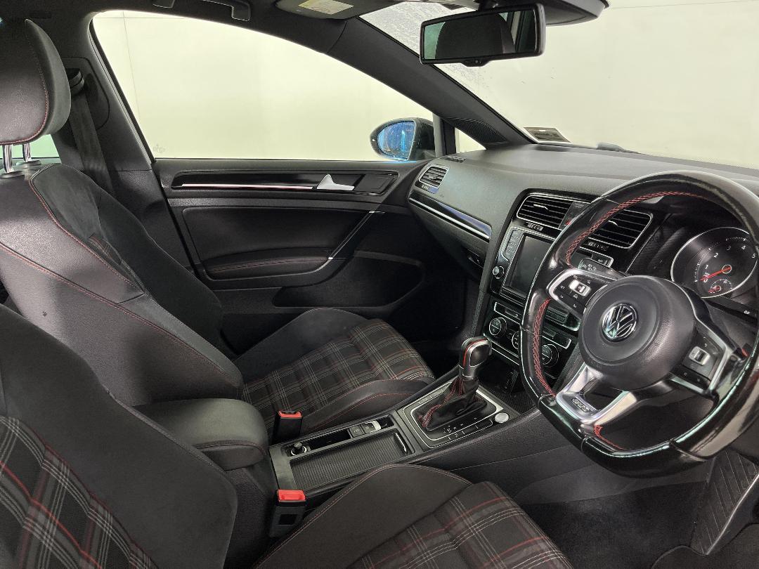 Photo '16' of Volkswagen Golf Photo '16' of Volkswagen Golf