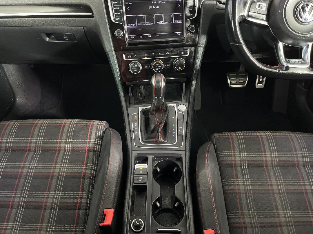 Photo '23' of Volkswagen Golf Photo '23' of Volkswagen Golf