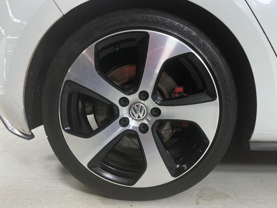 Photo '12' of Volkswagen Golf