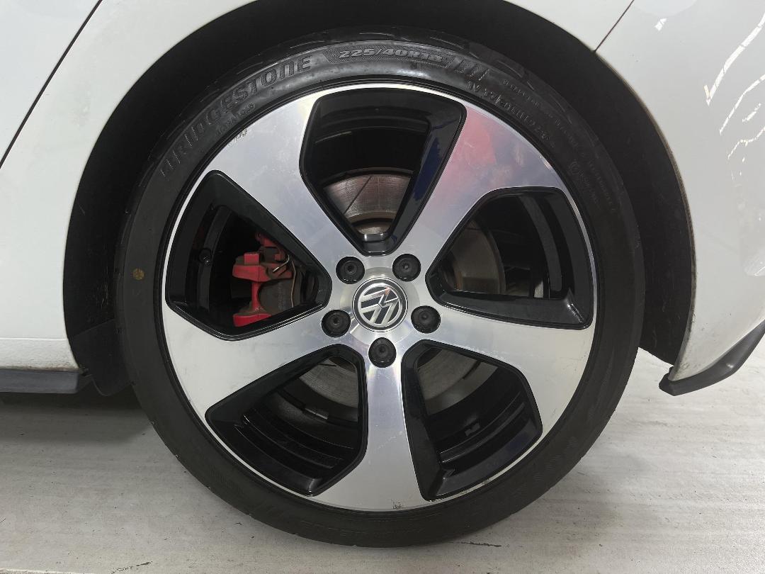 Photo '11' of Volkswagen Golf