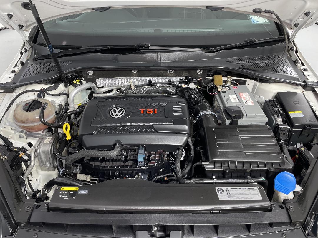 Photo '13' of Volkswagen Golf