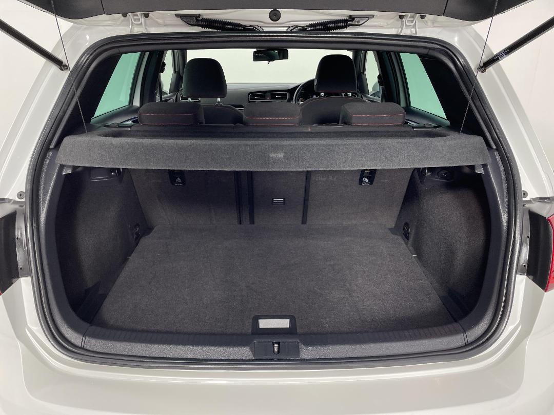 Photo '14' of Volkswagen Golf