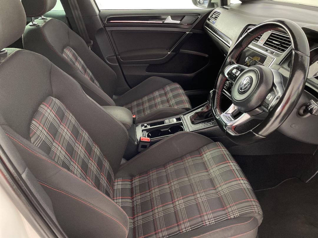 Photo '16' of Volkswagen Golf