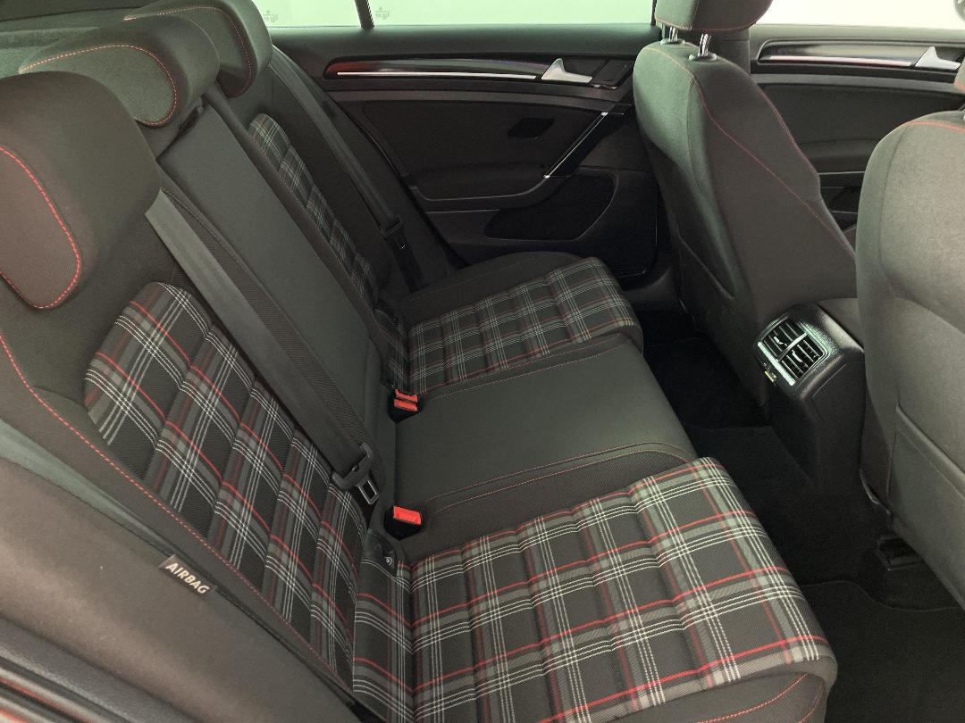 Photo '20' of Volkswagen Golf