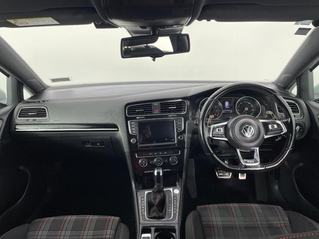 Photo '17' of Volkswagen Golf