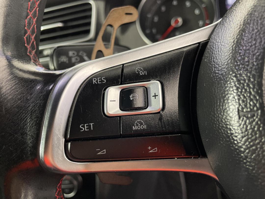 Photo '24' of Volkswagen Golf