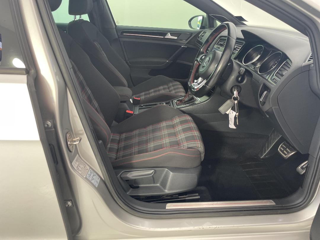 Photo '16' of Volkswagen Golf Photo '16' of Volkswagen Golf