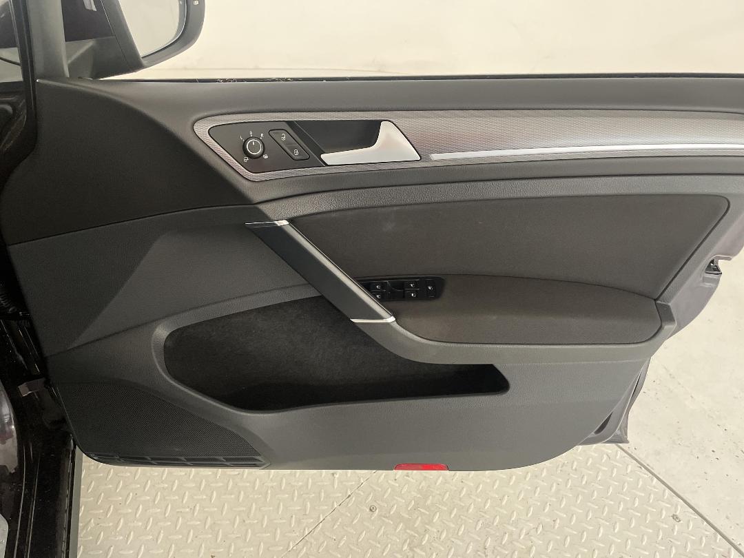 Photo '15' of Volkswagen Golf