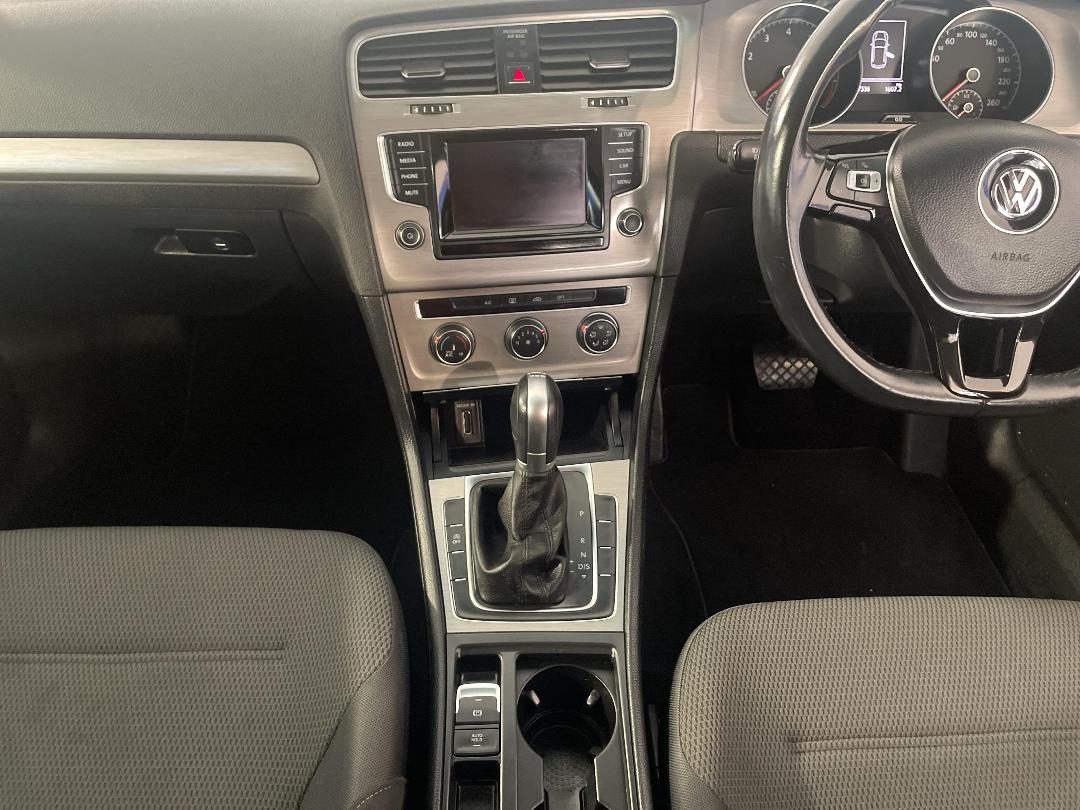 Photo '18' of Volkswagen Golf