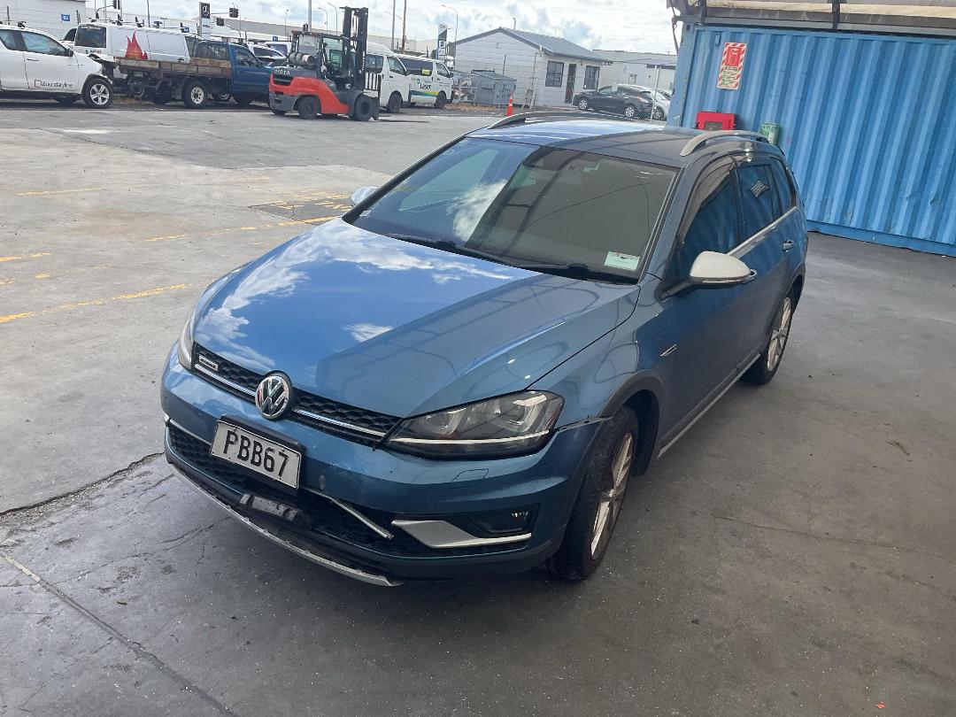 Photo '5' of Volkswagen Golf Photo '5' of Volkswagen Golf