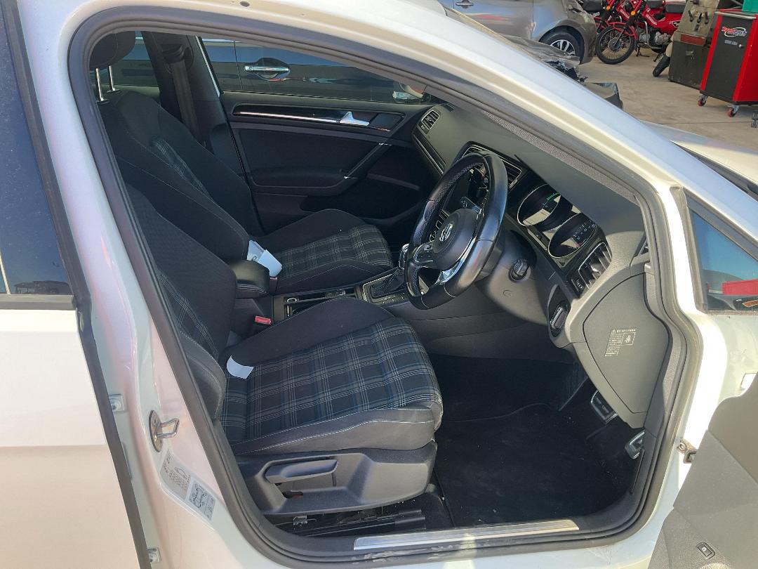 Photo '9' of Volkswagen Golf