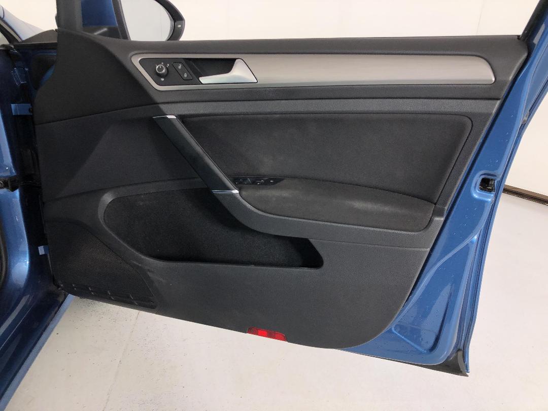 Photo '15' of Volkswagen Golf Photo '15' of Volkswagen Golf