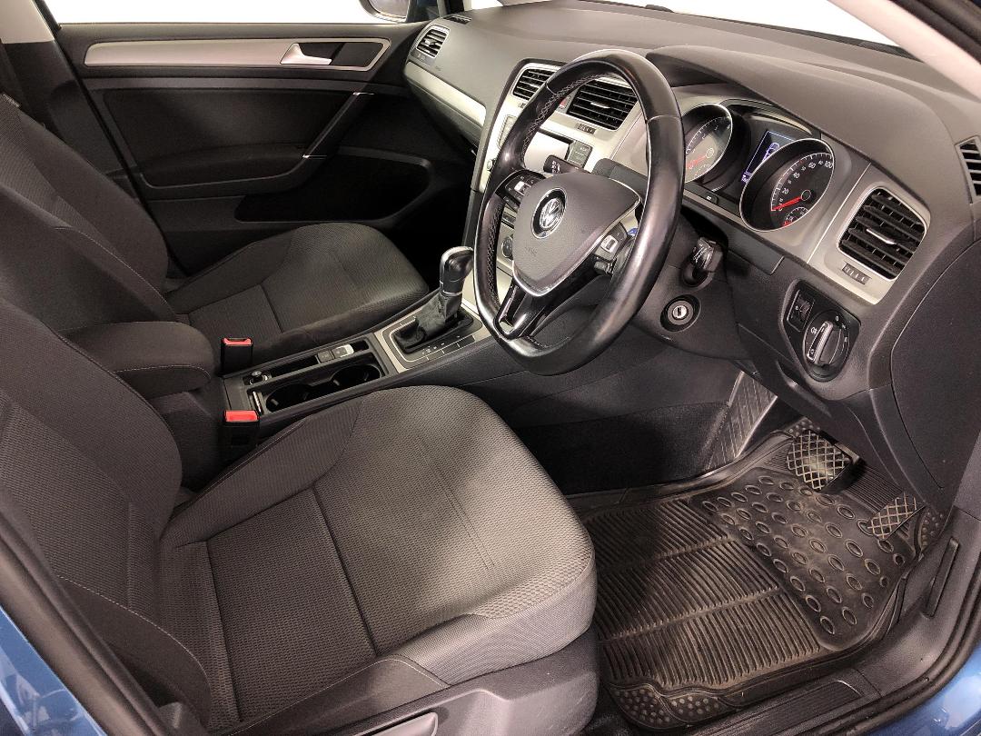 Photo '16' of Volkswagen Golf Photo '16' of Volkswagen Golf