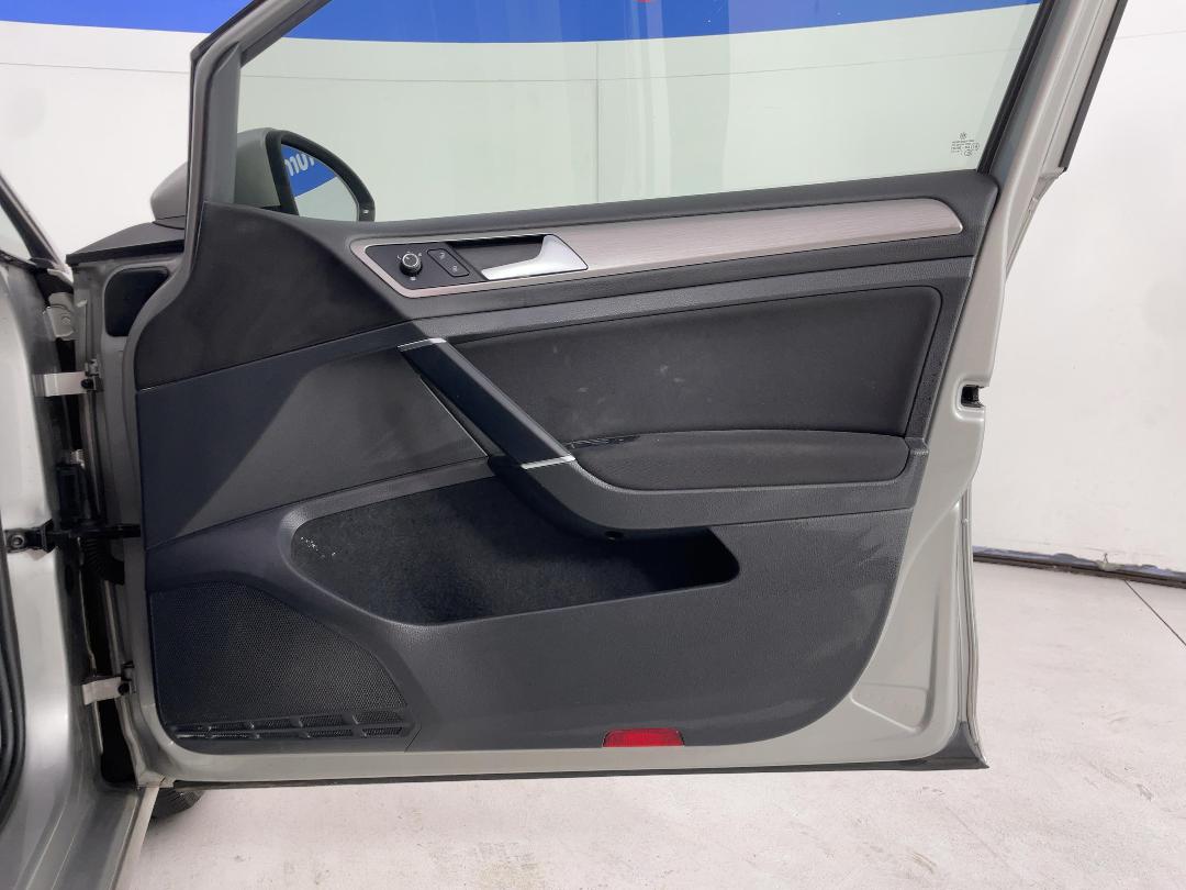 Photo '15' of Volkswagen Golf Photo '15' of Volkswagen Golf