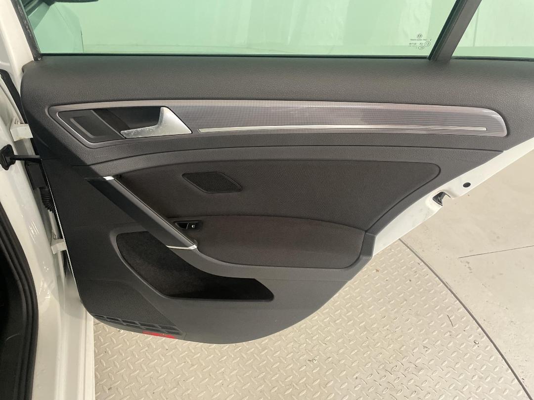 Photo '19' of Volkswagen Golf