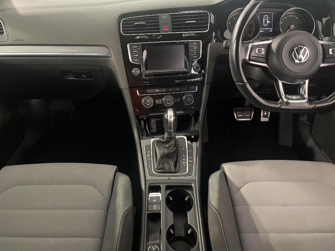 Photo '18' of Volkswagen Golf