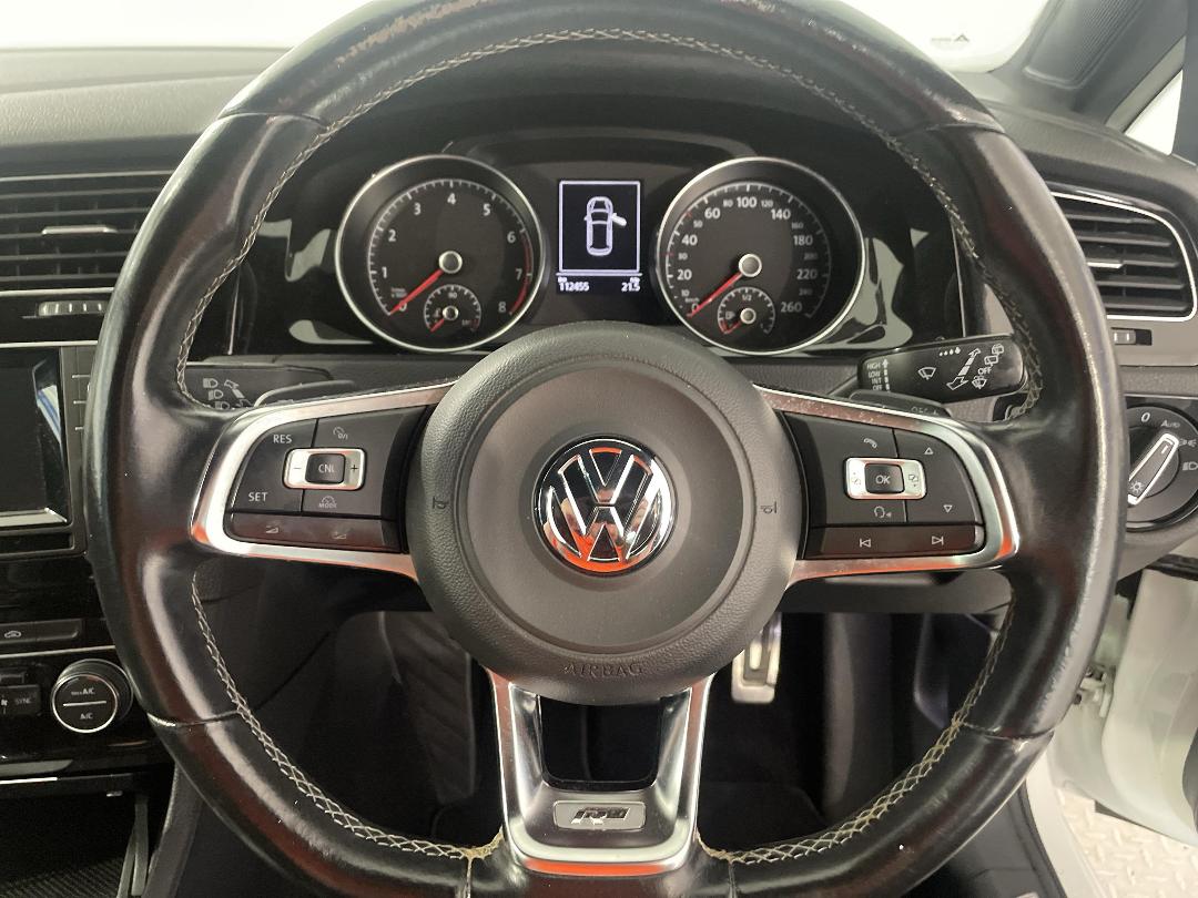 Photo '28' of Volkswagen Golf