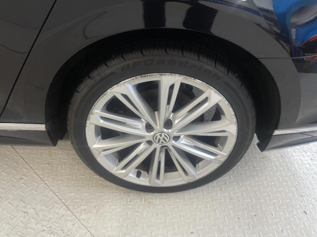 Photo '11' of Volkswagen Passat Photo '11' of Volkswagen Passat