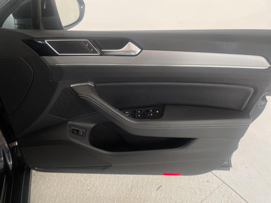 Photo '15' of Volkswagen Passat Photo '15' of Volkswagen Passat