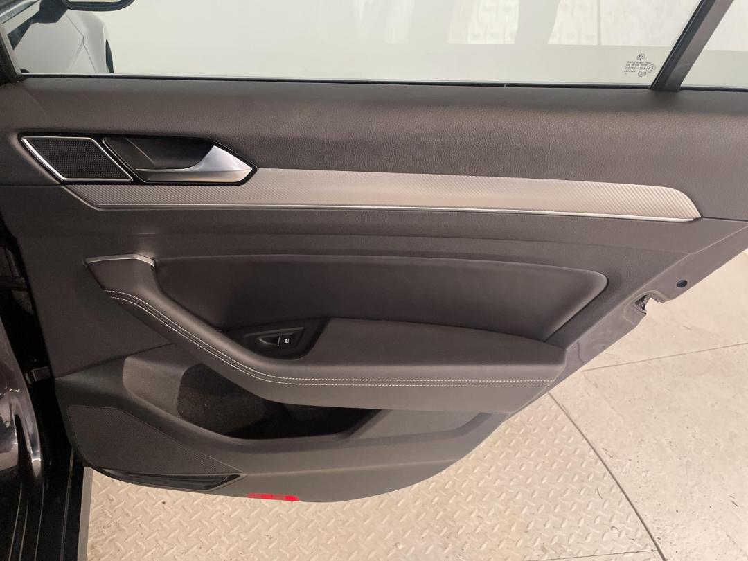 Photo '19' of Volkswagen Passat Photo '19' of Volkswagen Passat