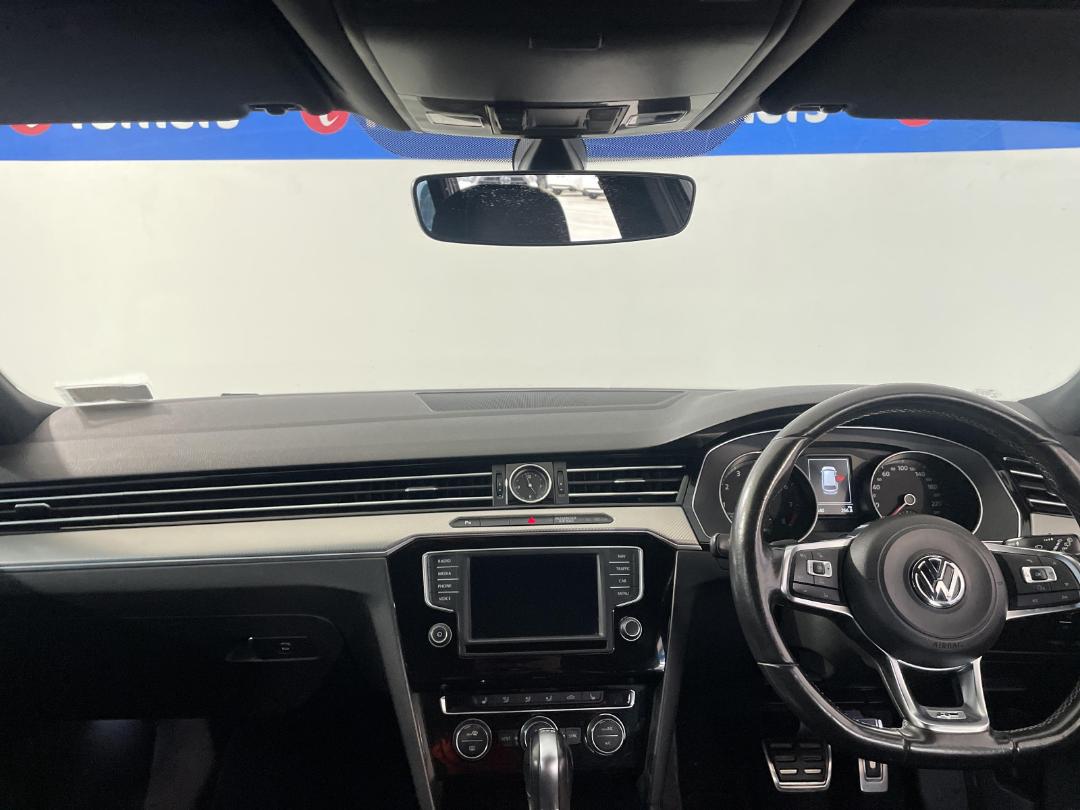 Photo '17' of Volkswagen Passat Photo '17' of Volkswagen Passat