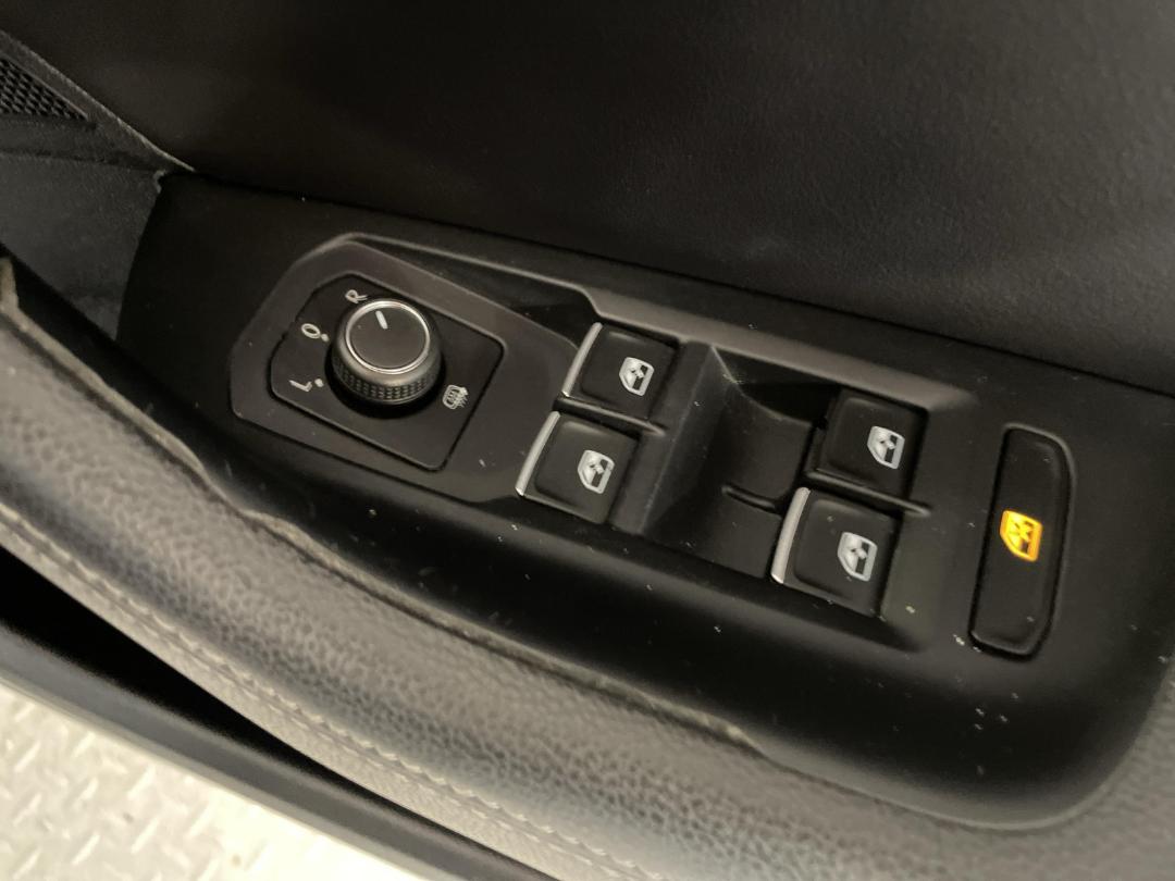 Photo '24' of Volkswagen Passat Photo '24' of Volkswagen Passat