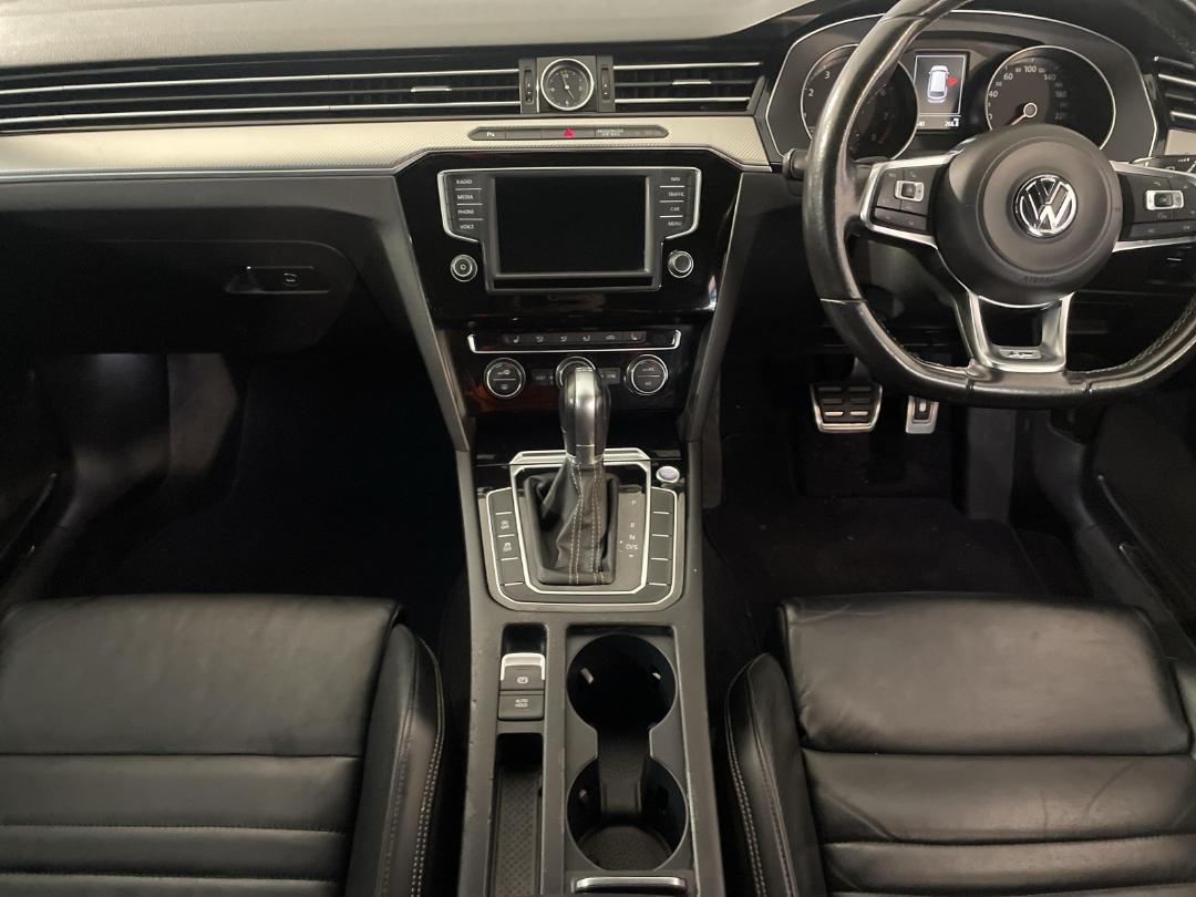 Photo '18' of Volkswagen Passat Photo '18' of Volkswagen Passat